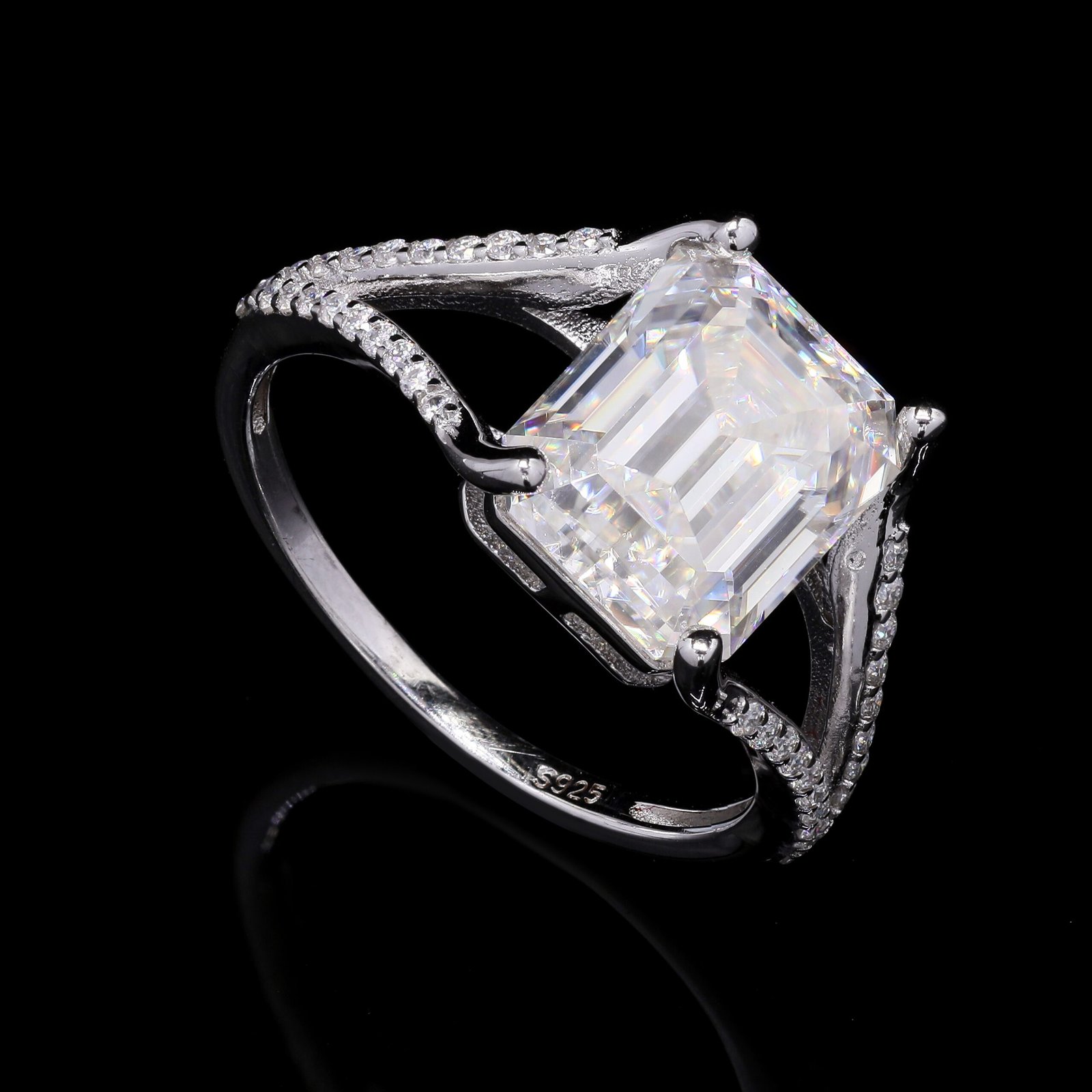 Eternal Prism 3.7ct Moissanite Split-Shank Ring – Emerald Cut Centerstone
